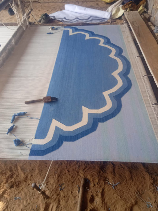 Custom Cotton Blue And White Round Scalloped Rug for Camilla in Size 8' Round