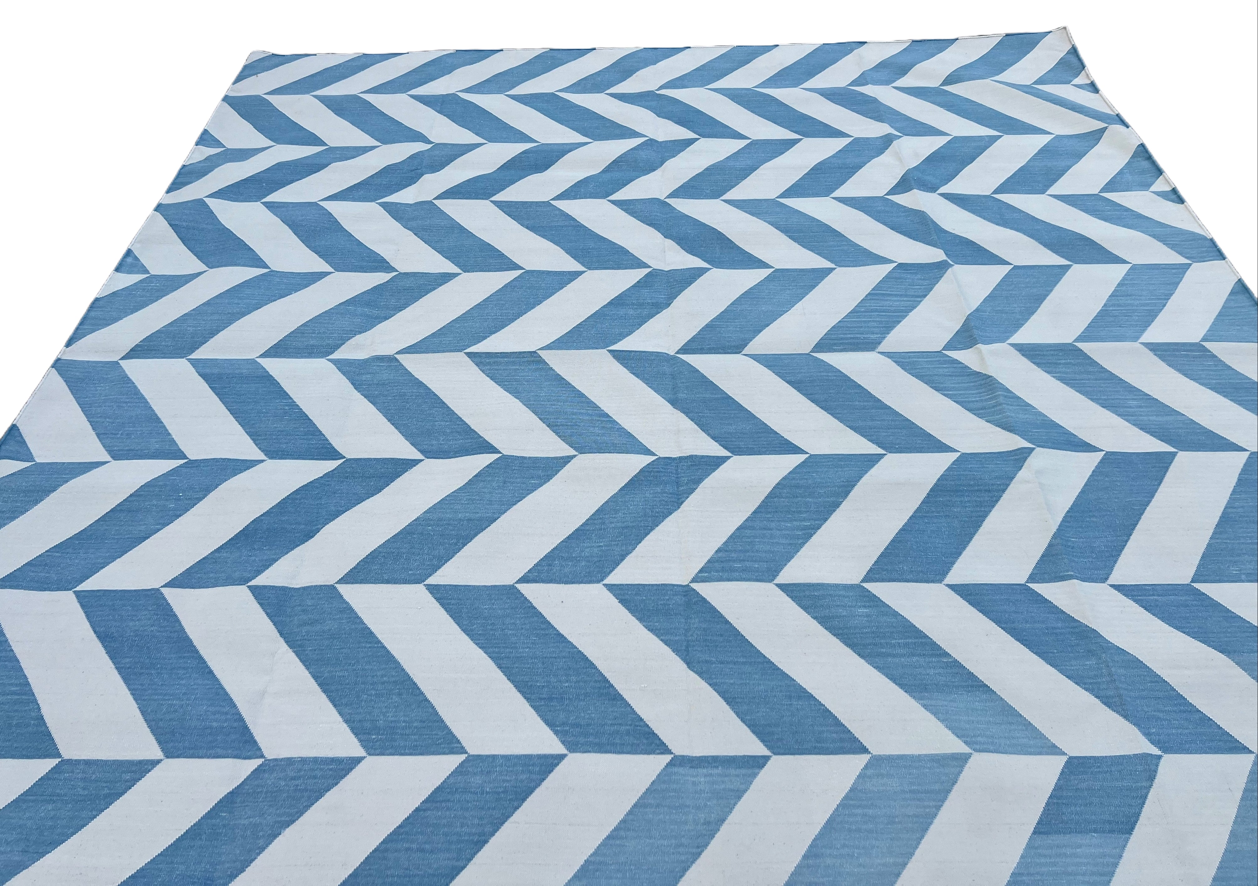 Modern Handmade Cotton Blue And White Zig Zag Striped Rug-6531