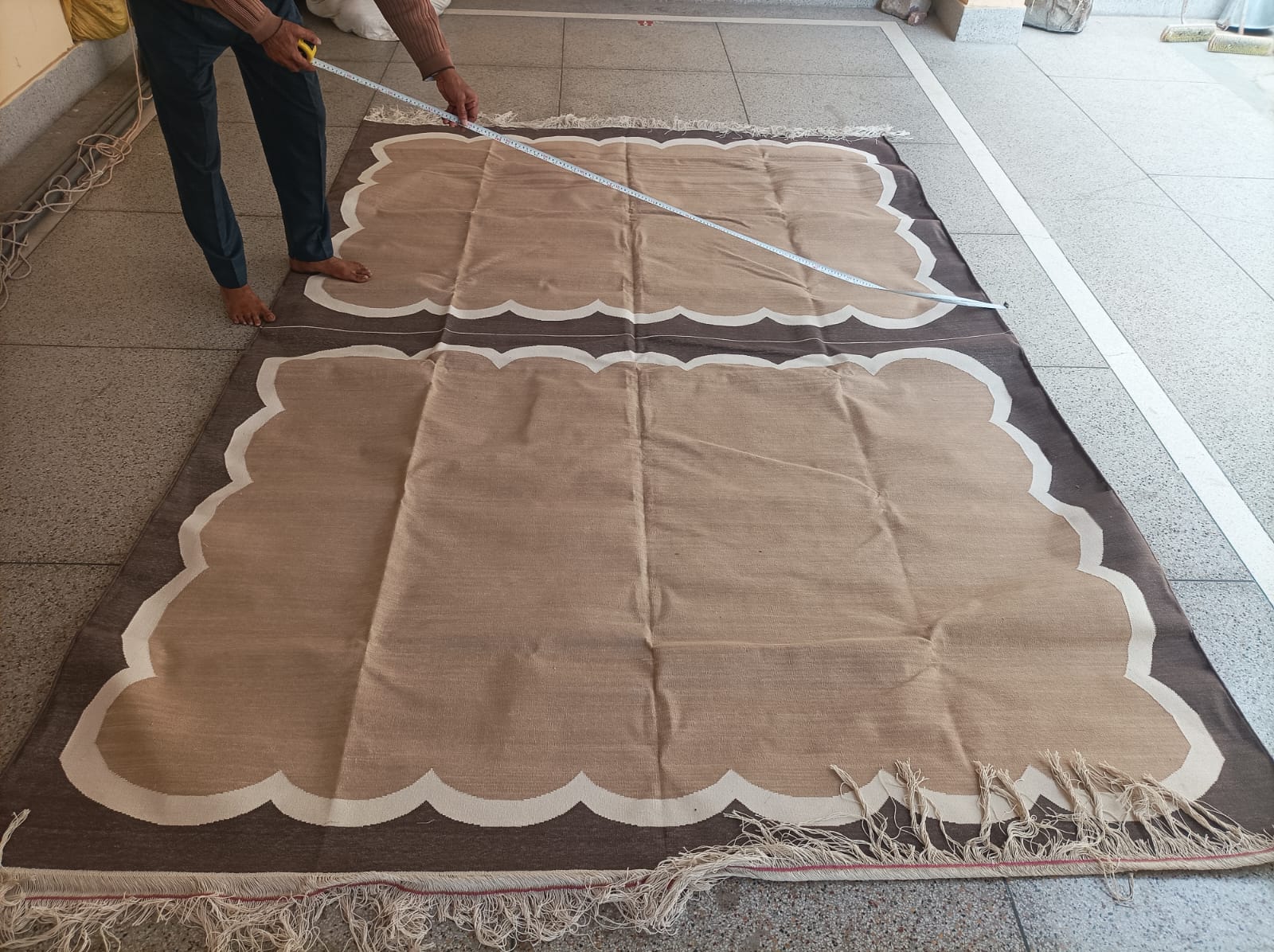 Modern Handmade Cotton Beige, Cream and Coffee Brown Scalloped Rug-6796