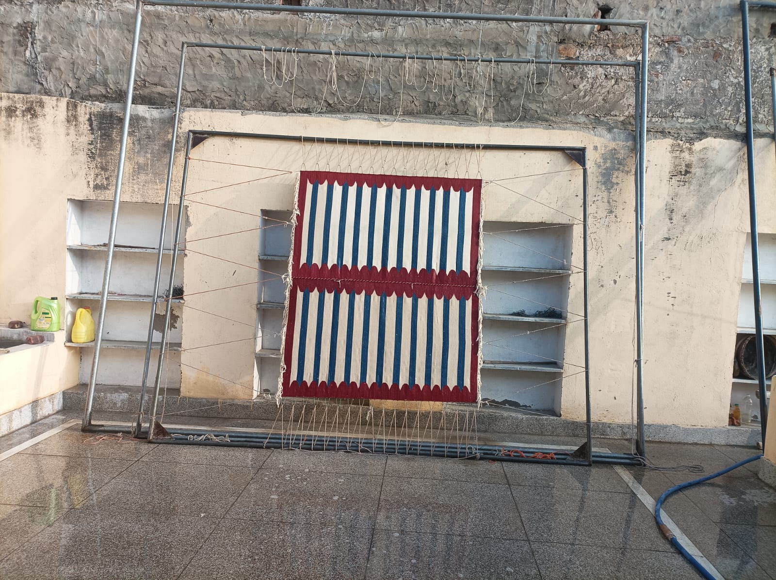 Modern Handmade Cotton Blue, White And Red Scalloped Striped Area Rug-6795