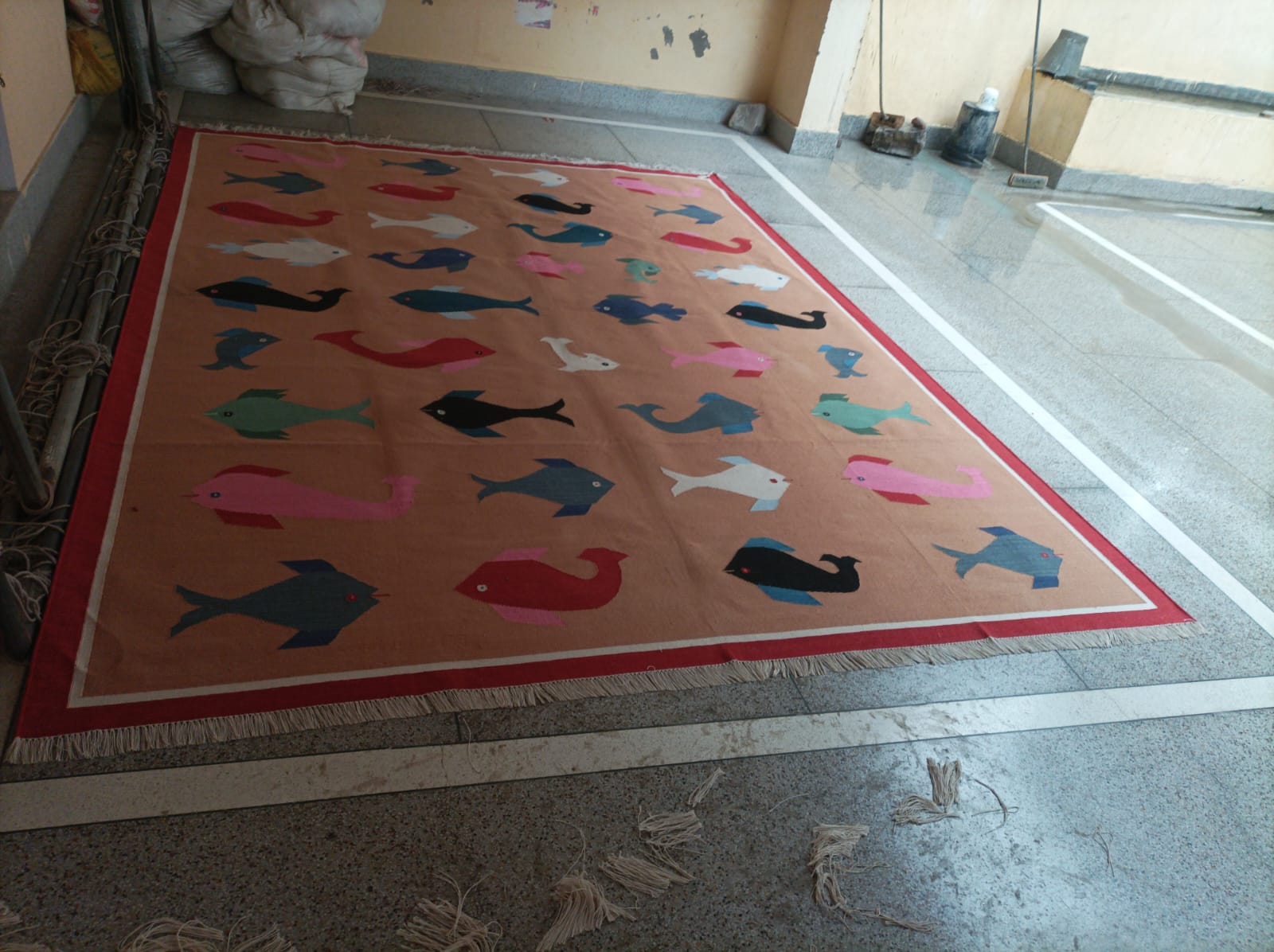 Modern Handmade Cotton Tan And Red Fish Patterned Area Rug-6840