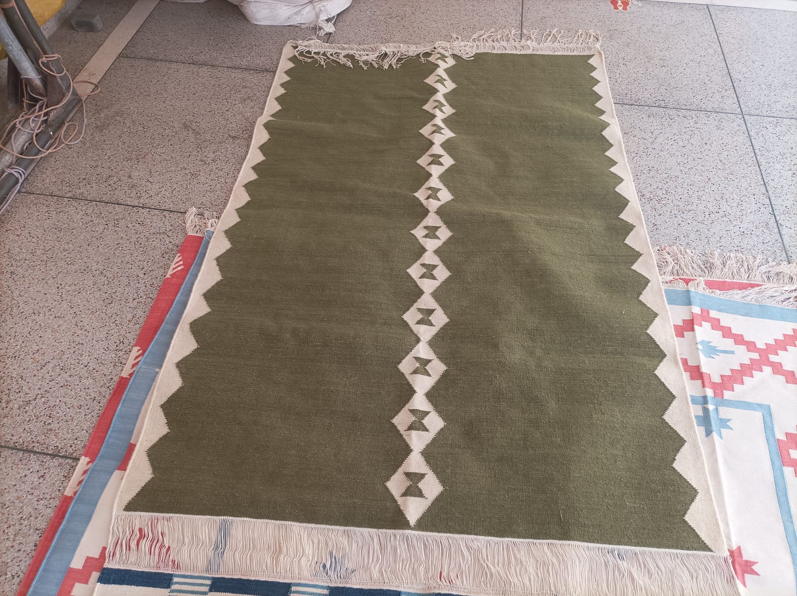 Modern Handmade Woolen Olive Green And White Diamond Rug-6845