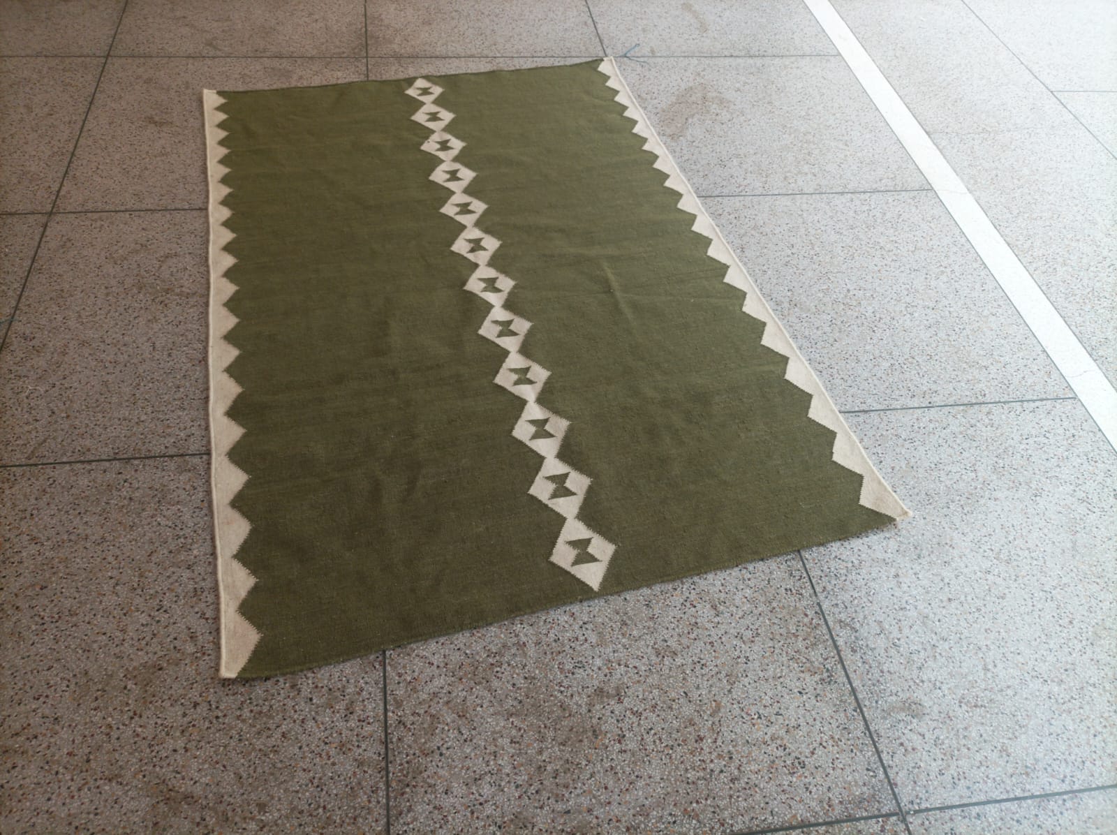 Modern Handmade Woolen Olive Green And White Diamond Rug-6845