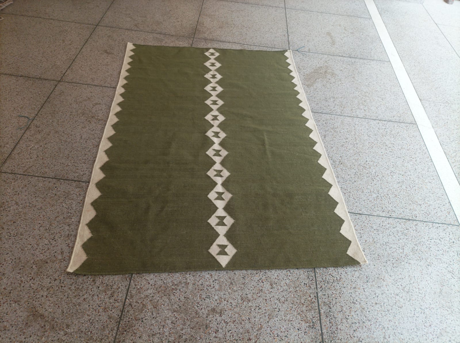 Modern Handmade Woolen Olive Green And White Diamond Rug-6845