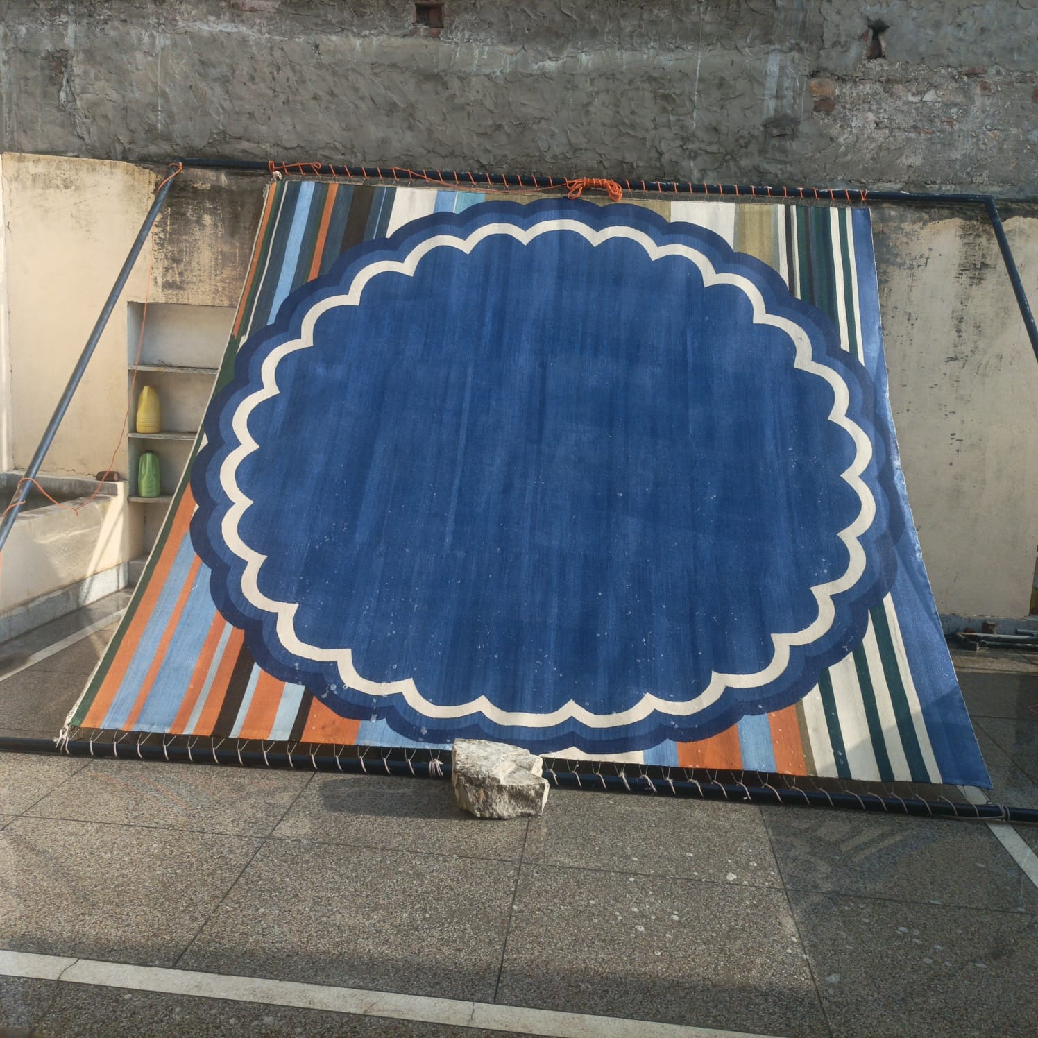 Modern Handmade Cotton Indigo Blue And White Round Scalloped Rug -9672