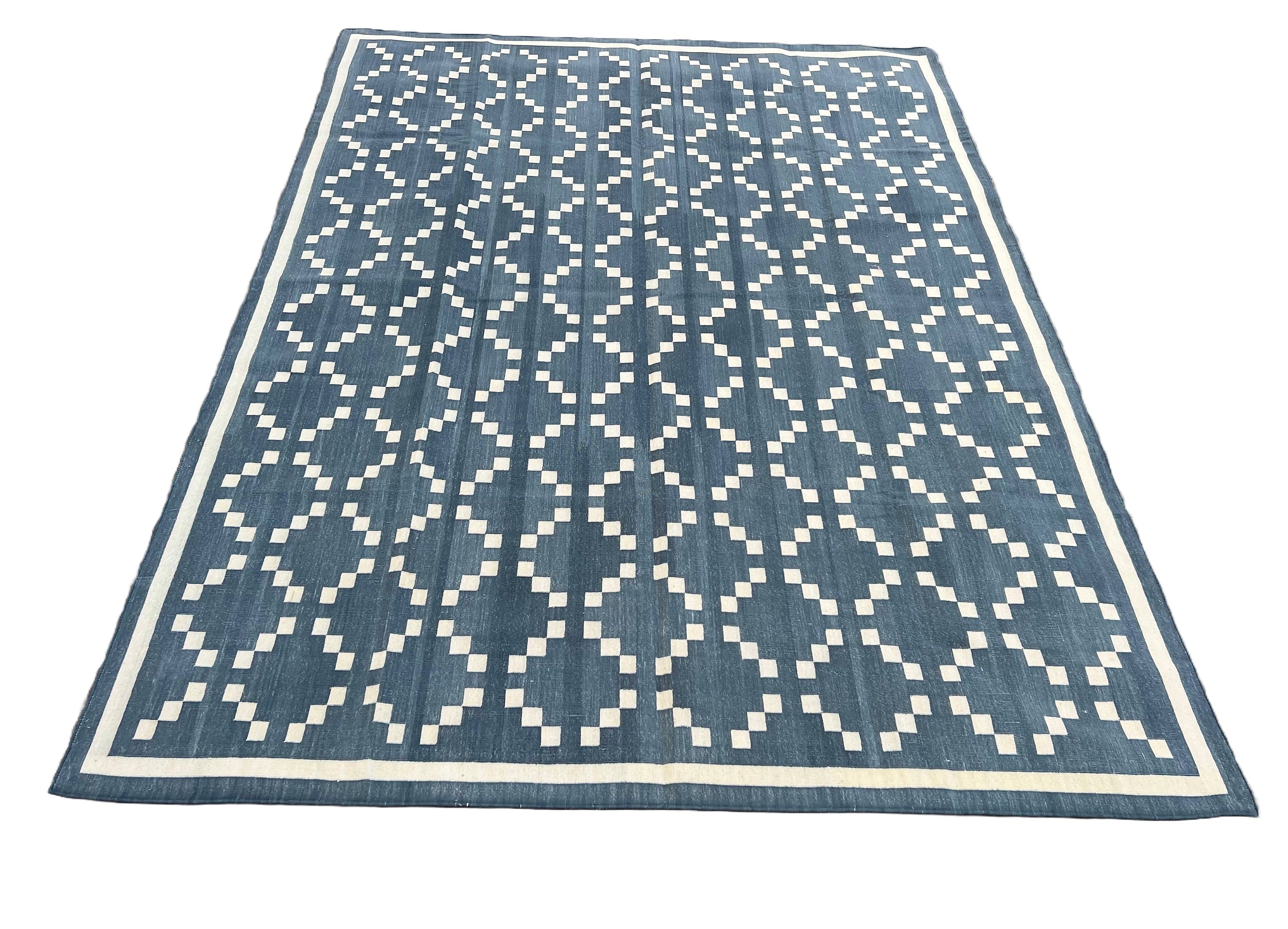 Modern Handmade Cotton Diamond/ Leaf Rug