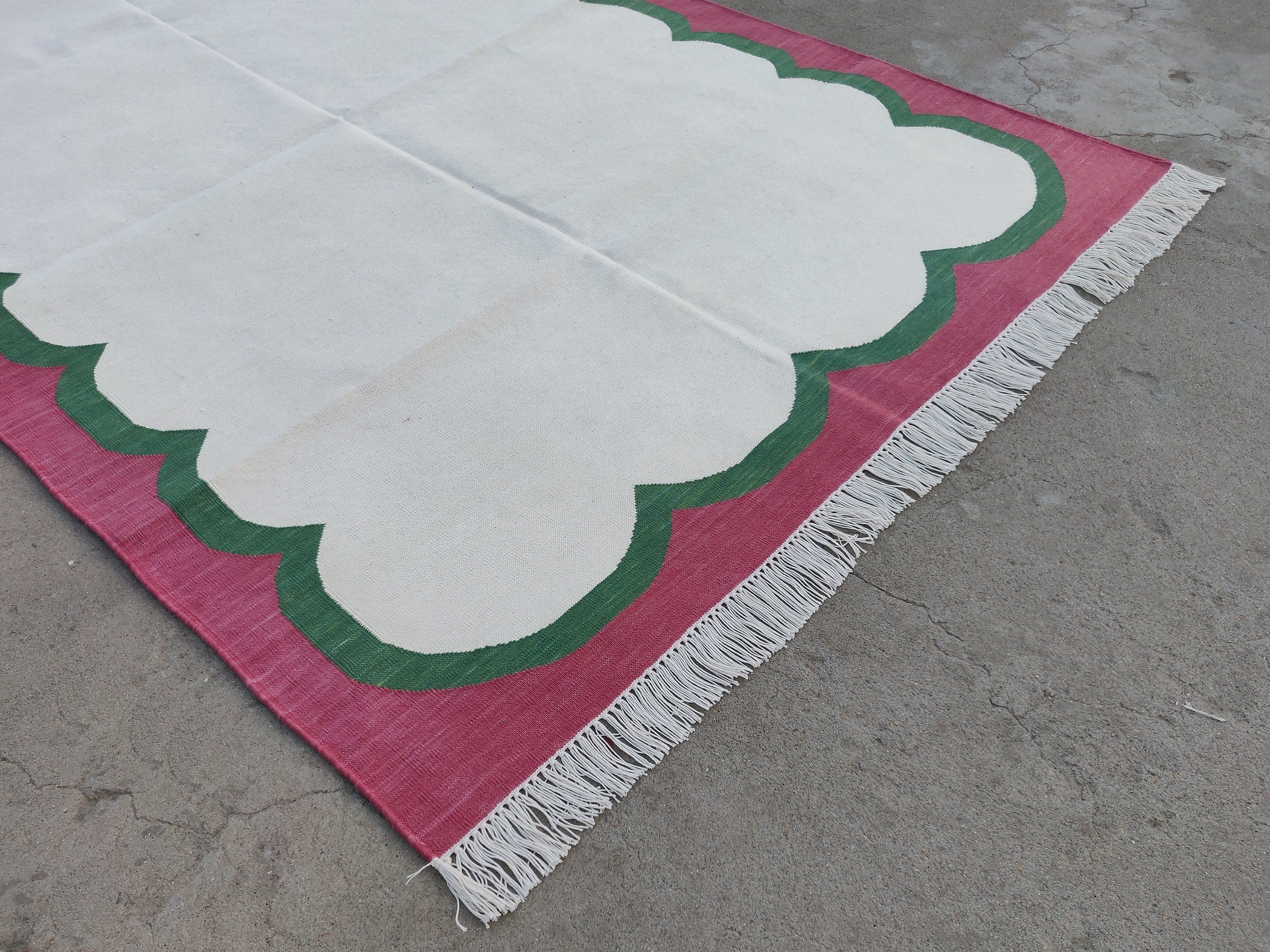 Modern Handmade Cotton Scalloped Rug