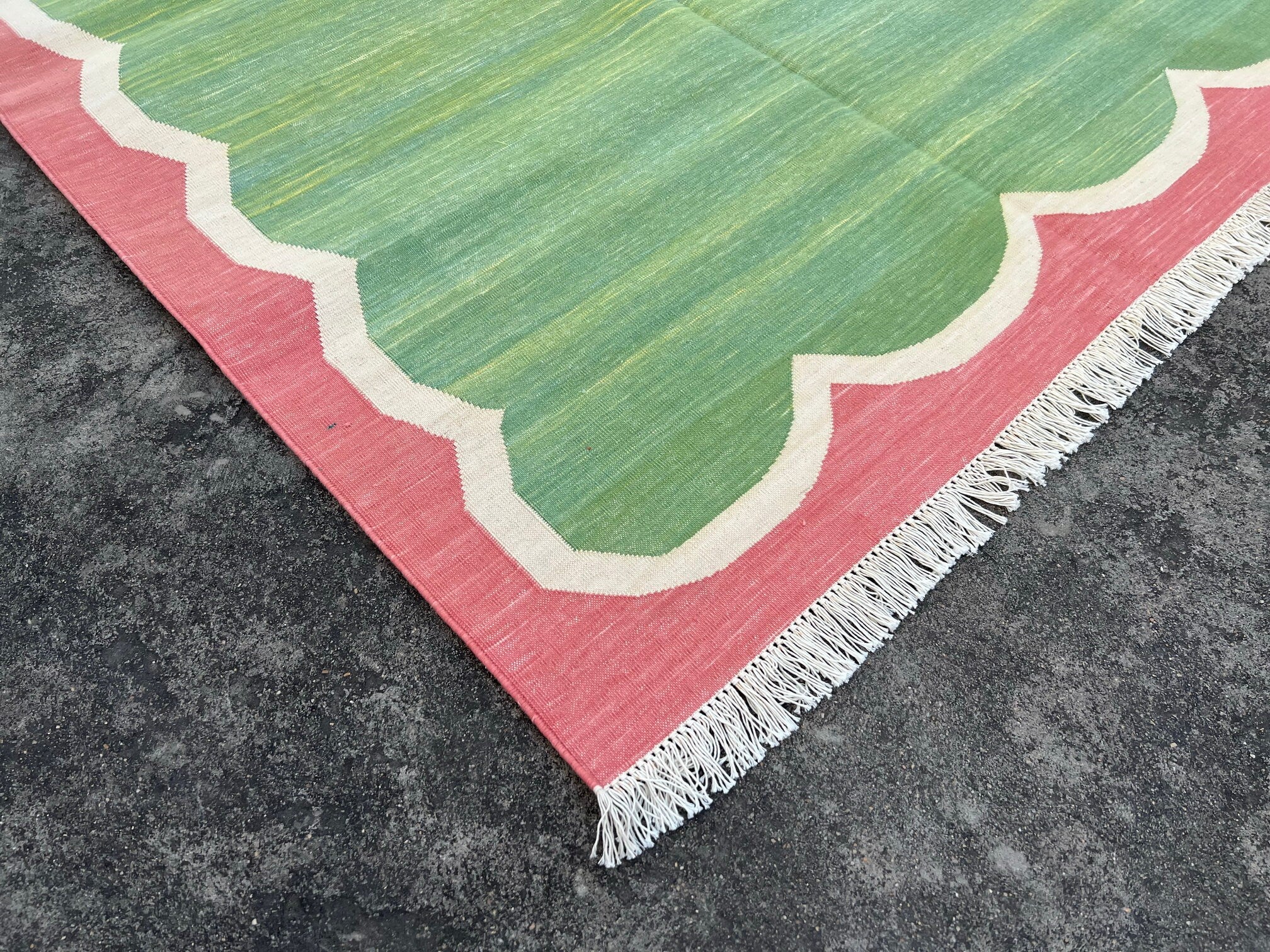 Modern Handmade Cotton Scalloped Rug