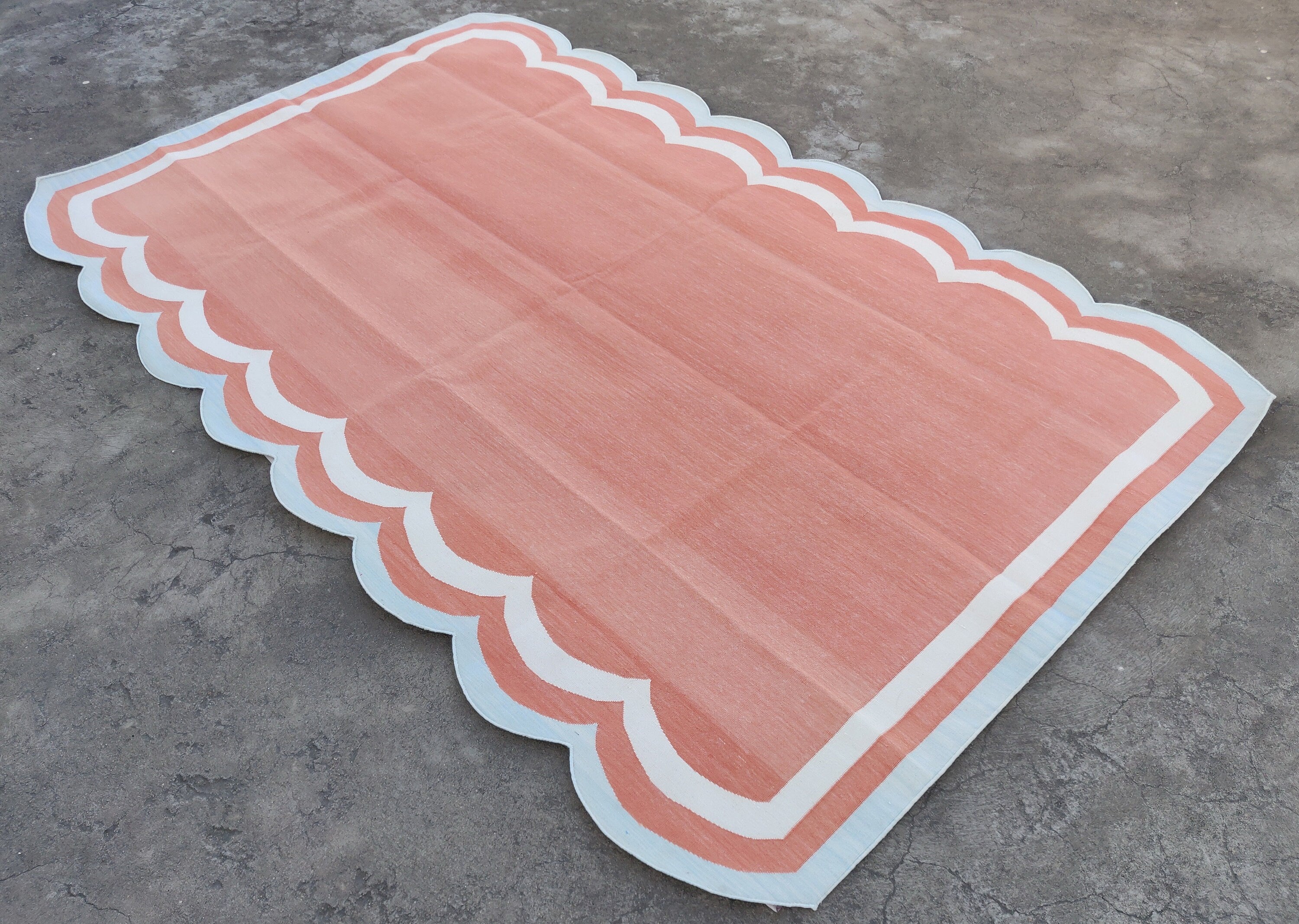 Modern Handmade Cotton Scalloped Rug