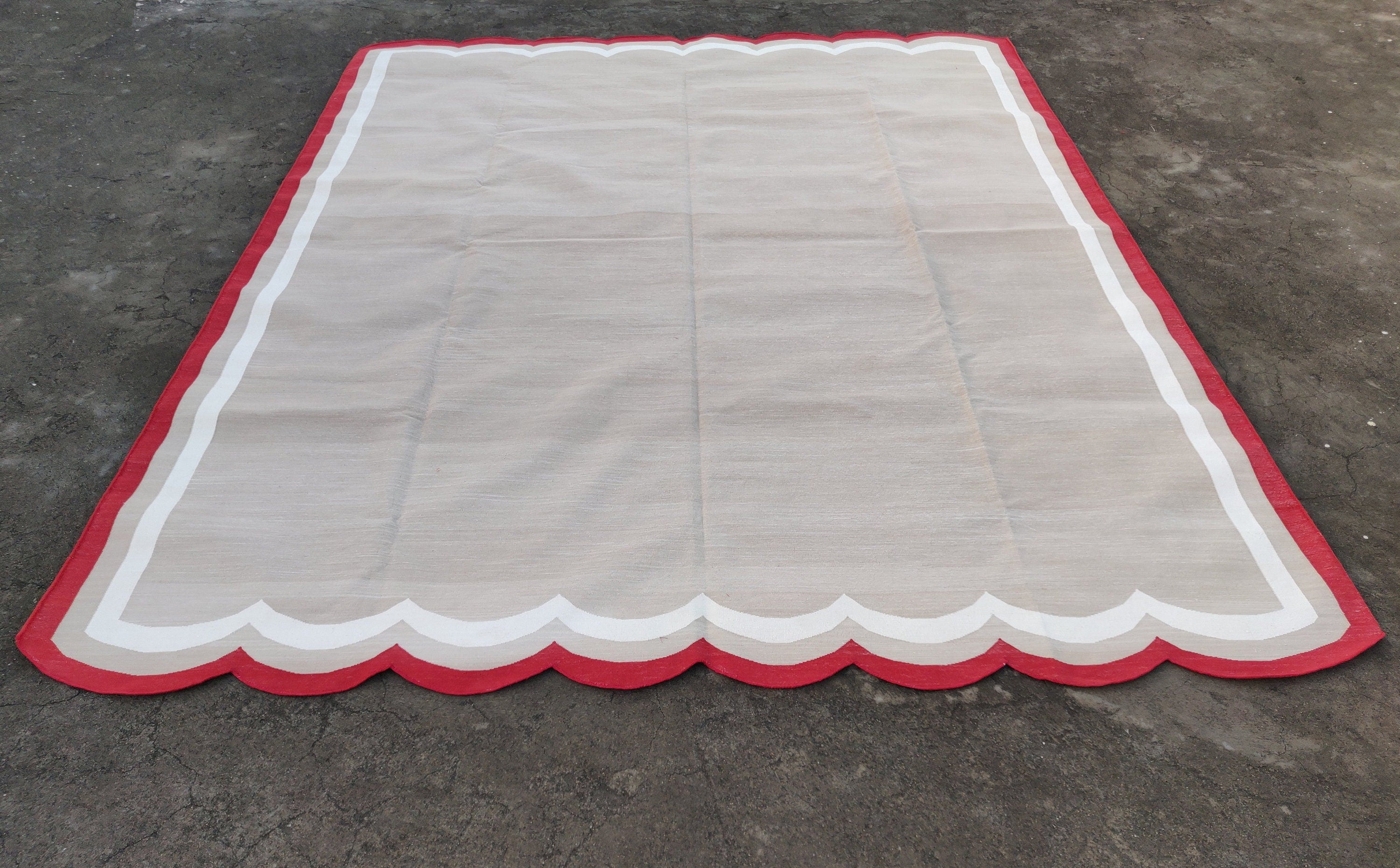 Modern Handmade Cotton Scalloped Rug