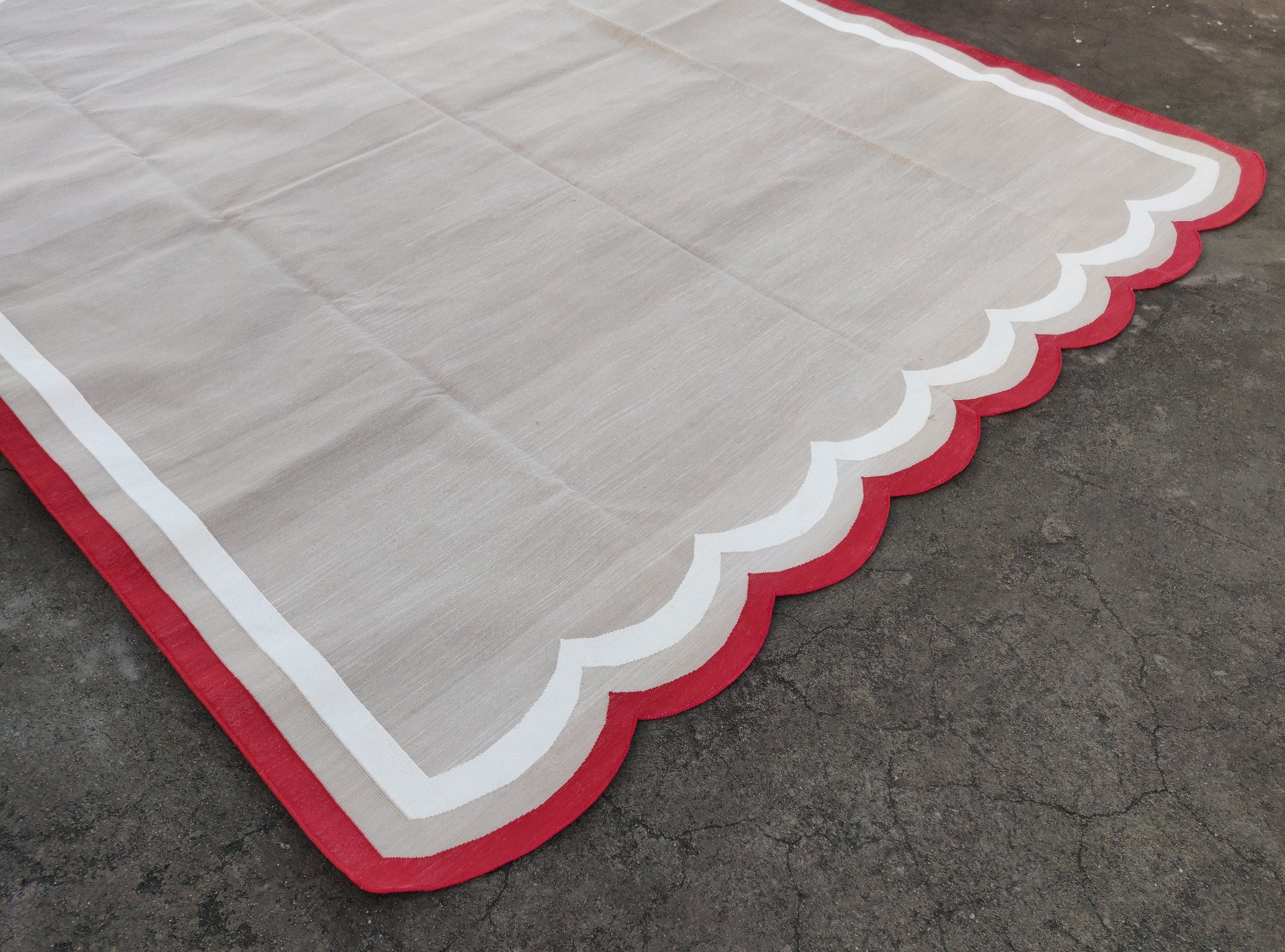 Modern Handmade Cotton Scalloped Rug