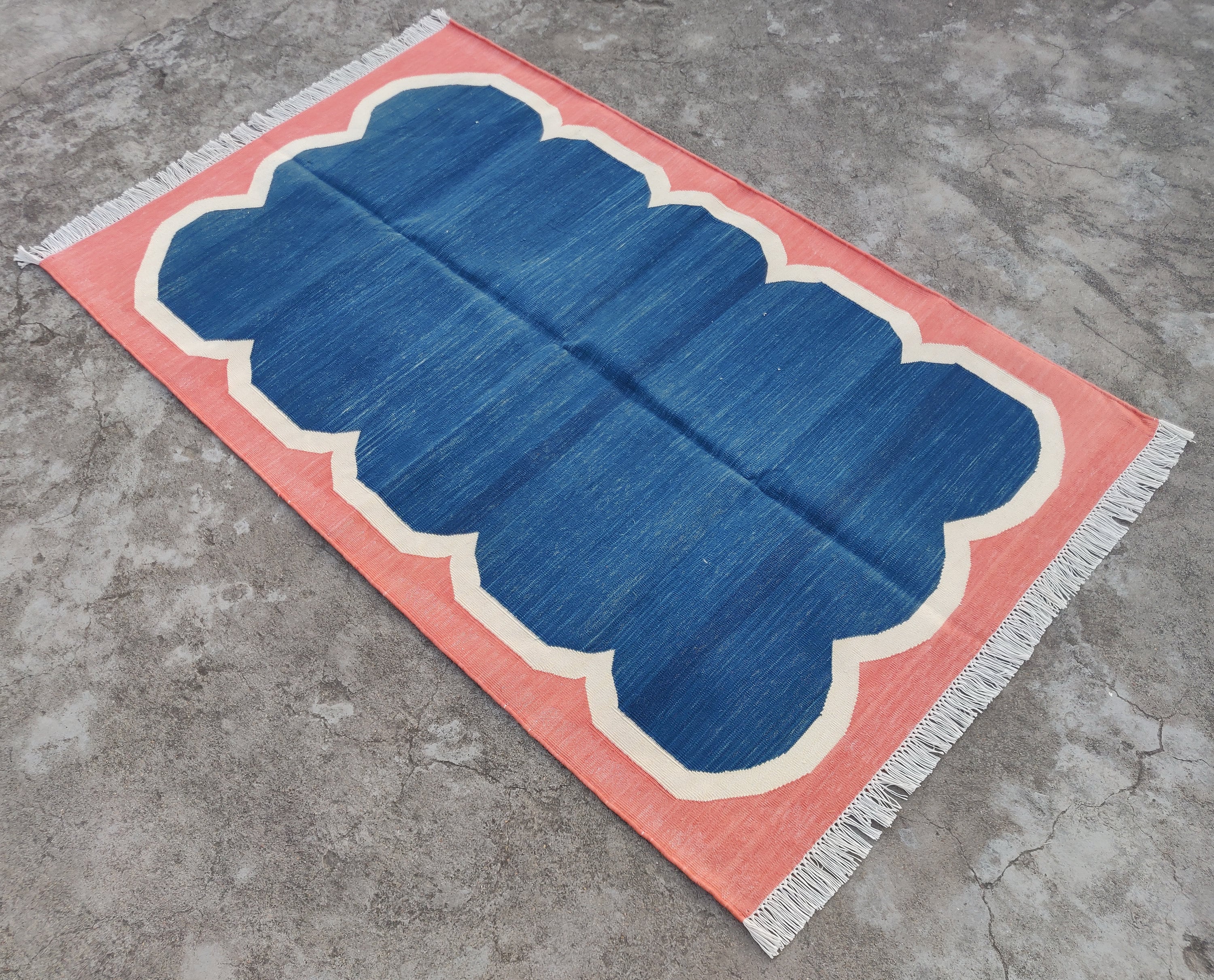 Modern Handmade Cotton Scalloped Rug