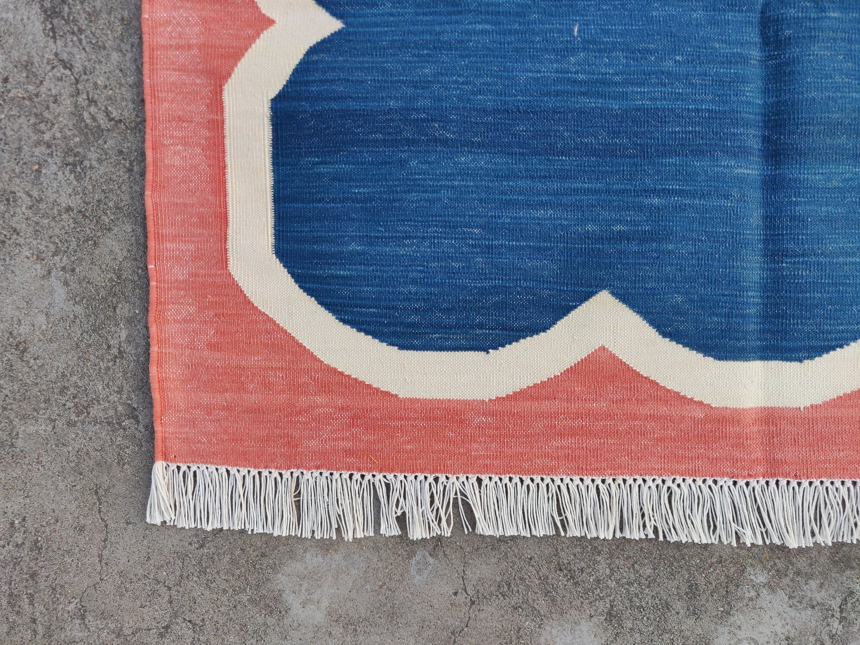 Modern Handmade Cotton Scalloped Rug