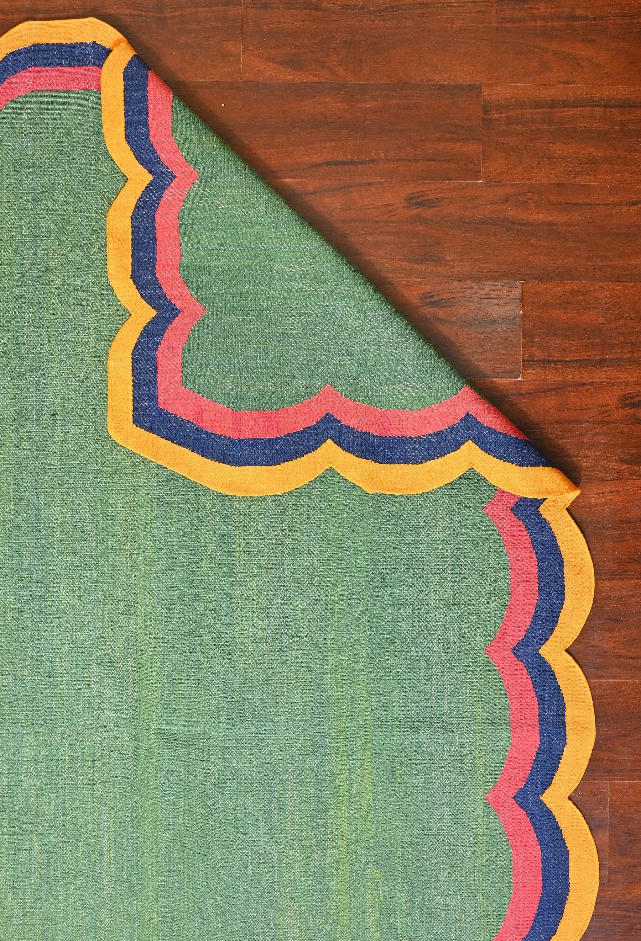 Modern Handmade Cotton Scalloped Rug