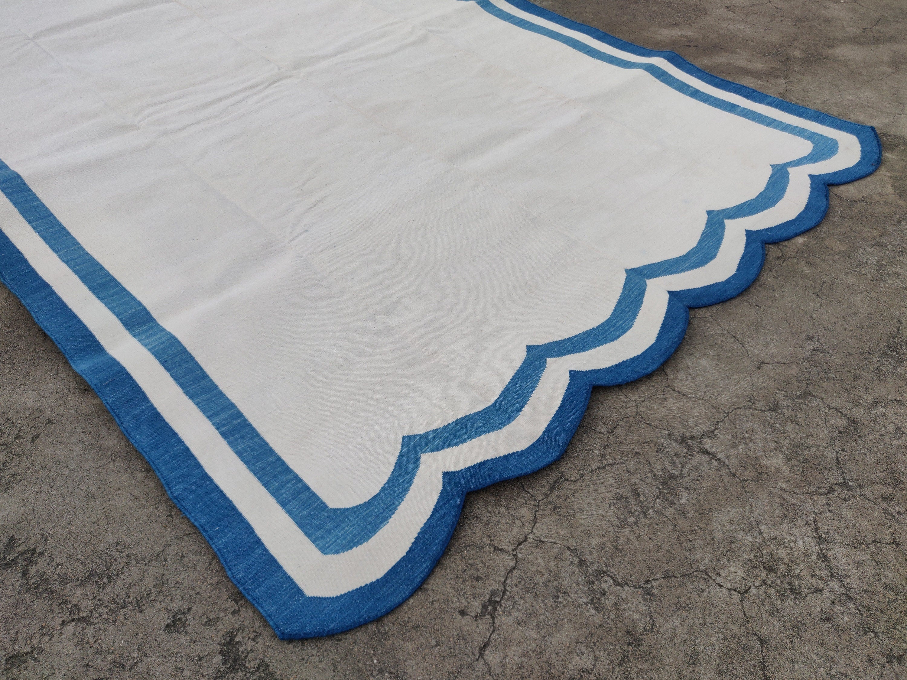 Modern Handmade Cotton Scalloped Rug