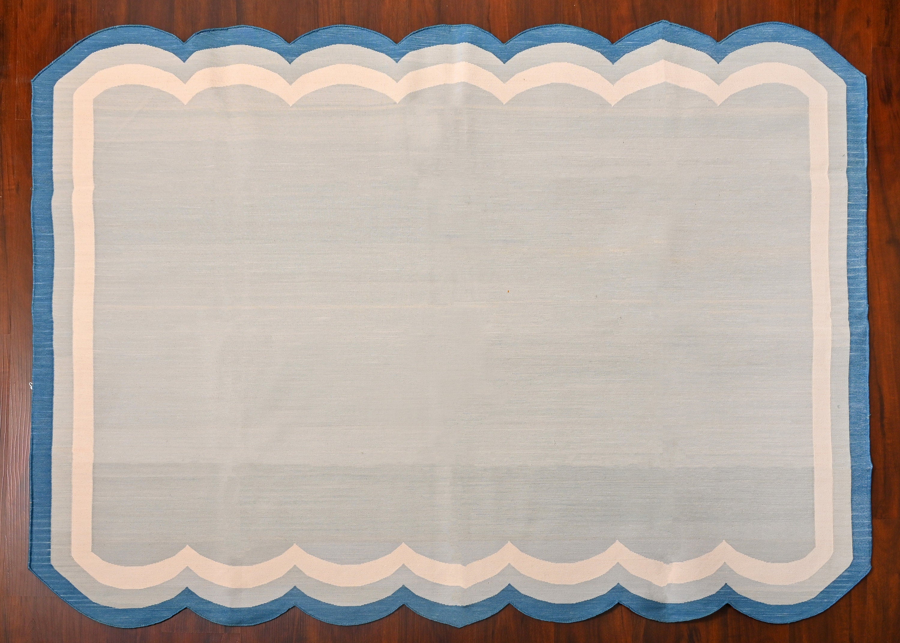 Modern Handmade Cotton Scalloped Rug