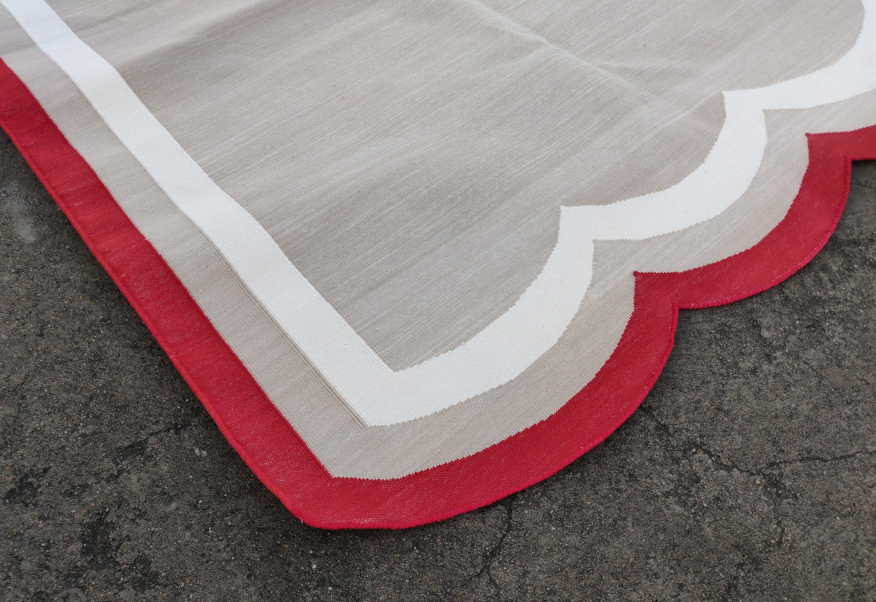 Modern Handmade Cotton Scalloped Rug