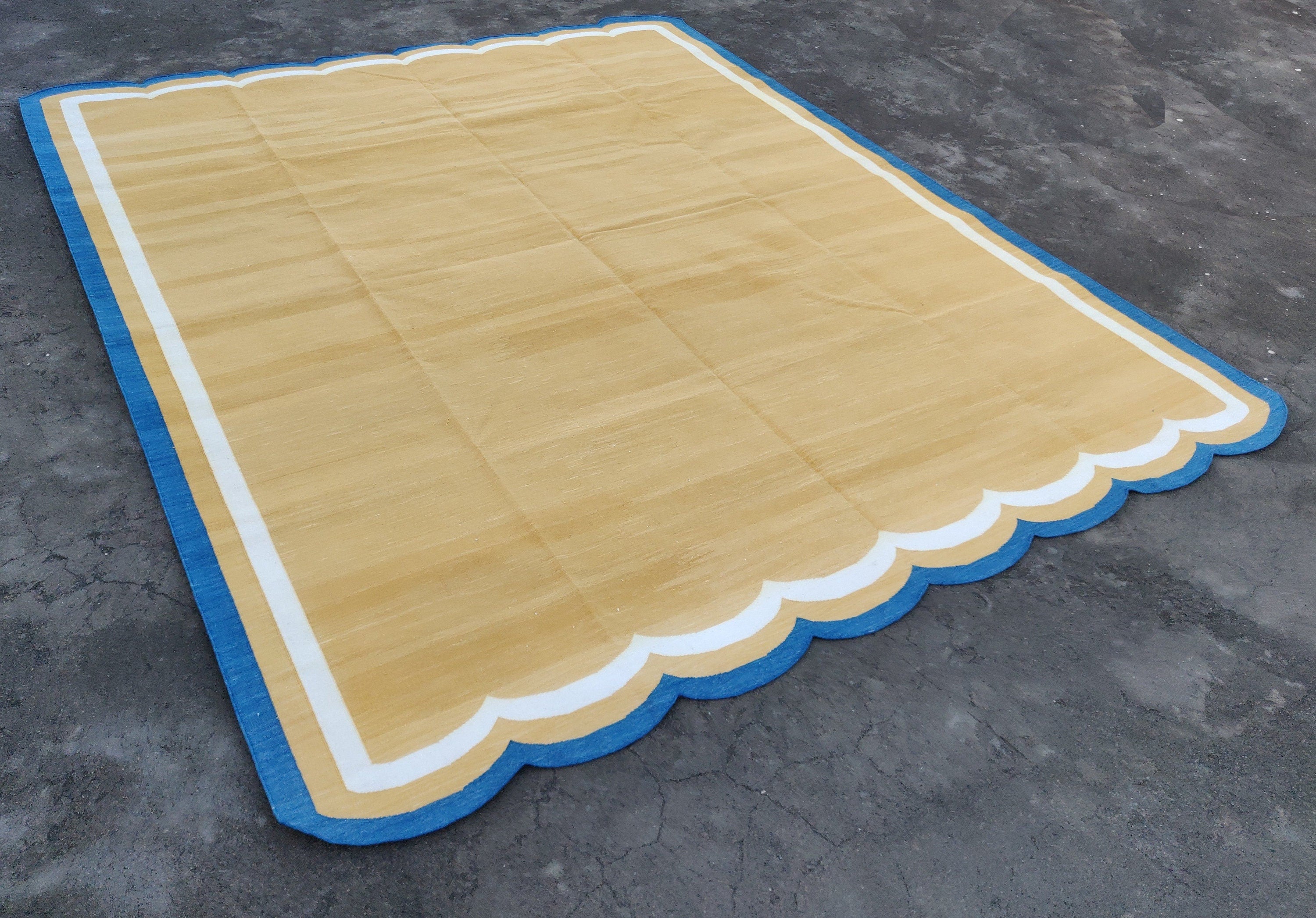 Modern Handmade Cotton Scalloped Rug